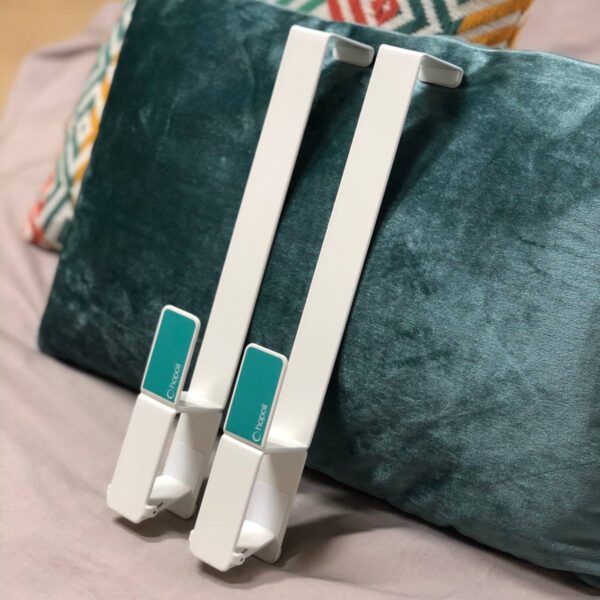 Photo d'une paire d'enfile-couette posé sur des coussins