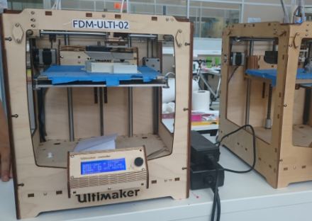 Photo des imprimantes 3D du fablab