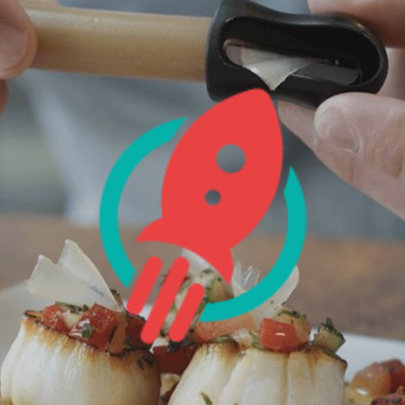 Photo d'un crayon condiment avec le logo de Huby Innovation au premier plan